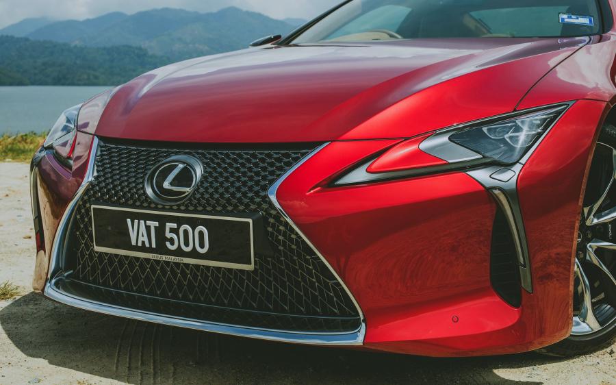 Детали экстерьера Lexus LC500 2017 года  (MY) (фото 4 из 18)